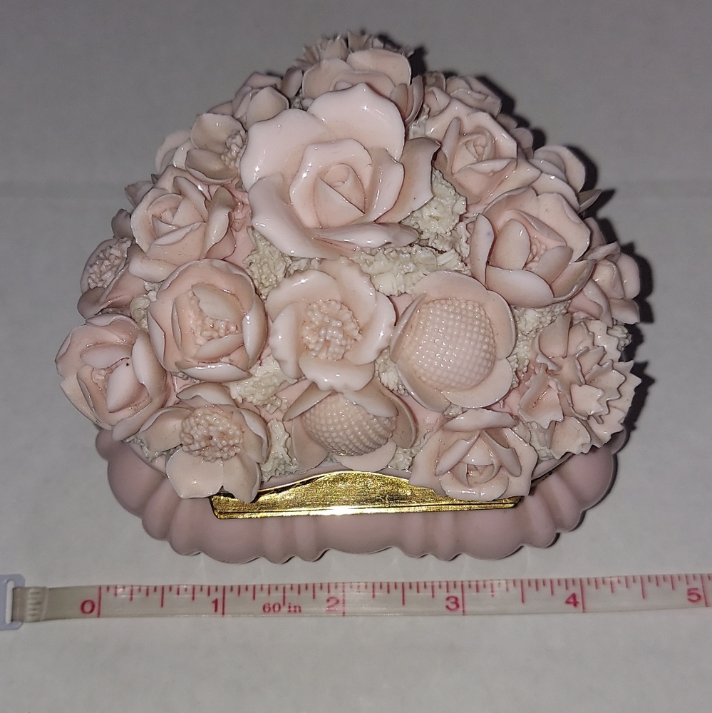 Vintage floral heart shaped porcelain trinket box - Picture 13 of 16